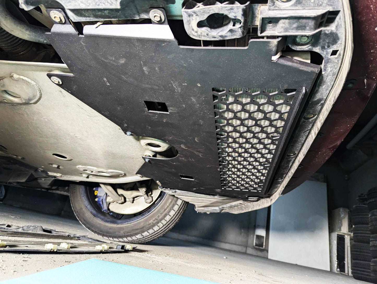 Хаймус Рейсинг G8X М3 М4 "Скид Плейт" Защитна Плоча под Маслен Радиатор