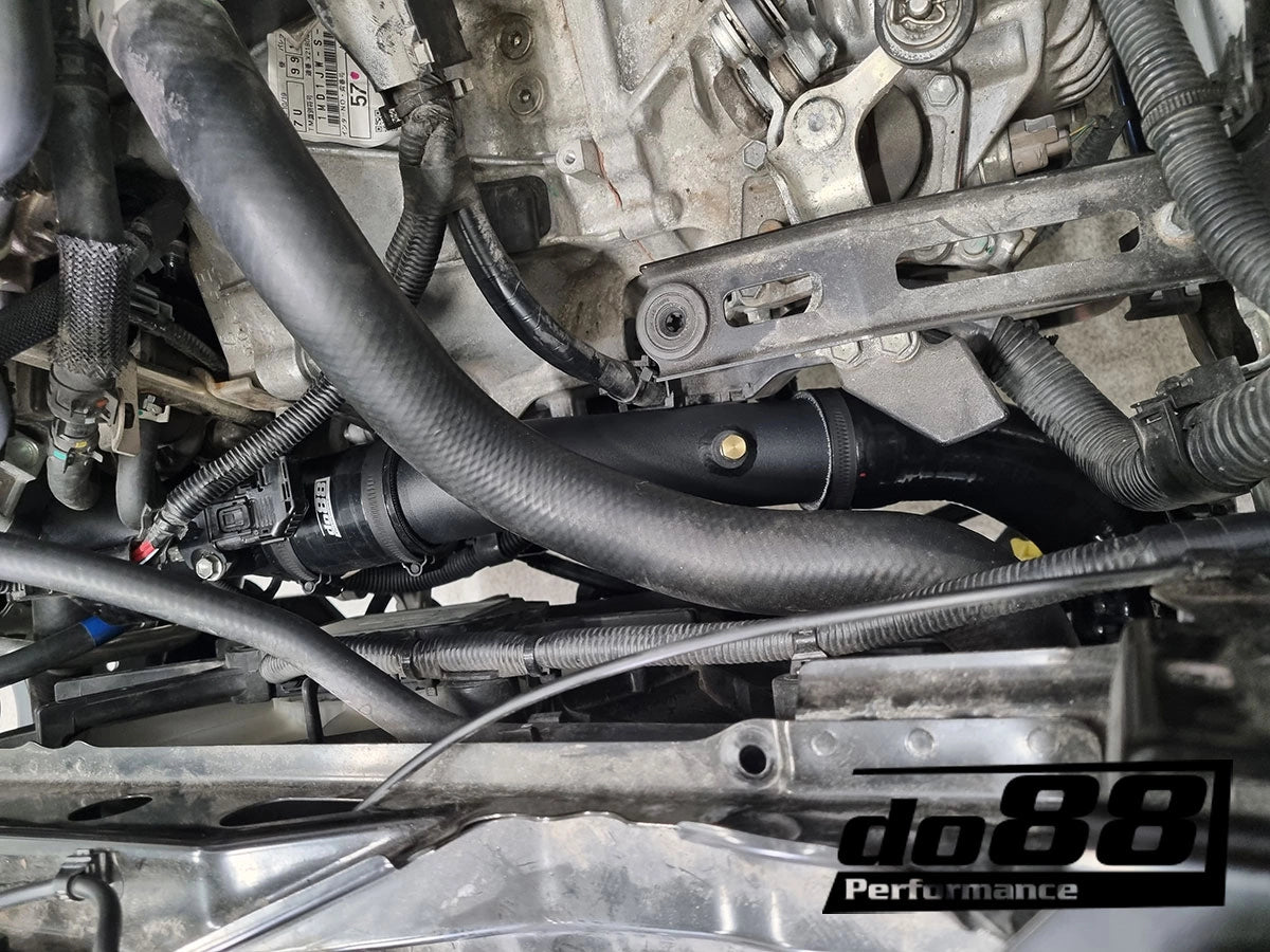 do88 Чардж пайпове за Toyota Yaris GR (за do88 интеркулер) – черни маркучи